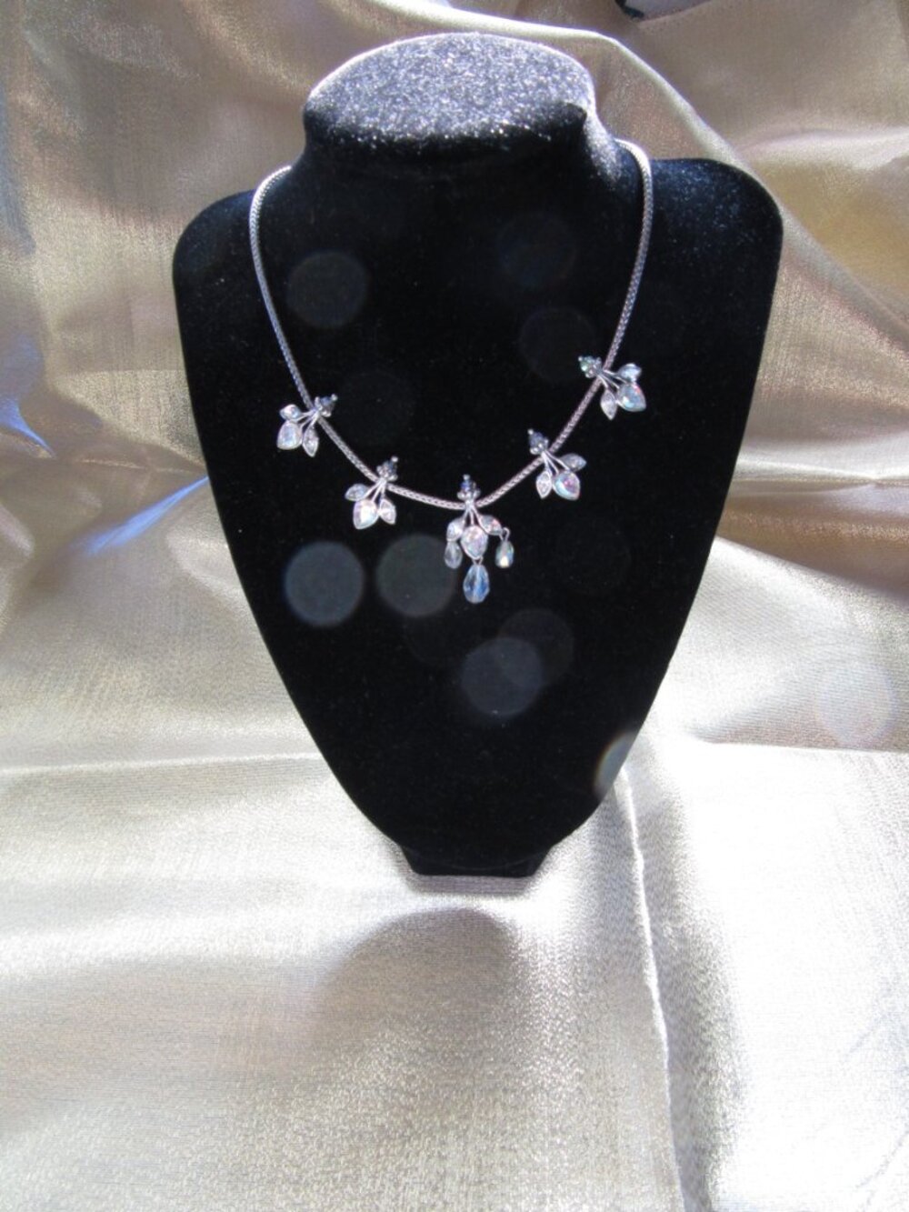 Necklace 14" Crystal Very Elegant Necklace.